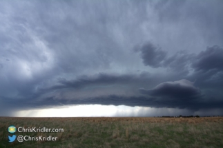 The pretty arcus cloud moves east.