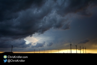 South of Dumas, we watched a new updraft beyond the wind turbines.