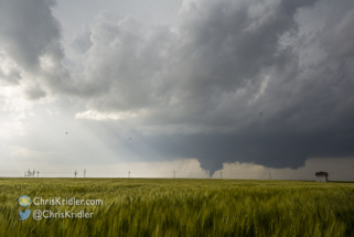 Another wide shot of the tornado in progress.