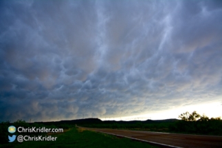 I stopped south of San Jon to film the mammatus.