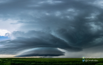 This multiimage panorama shows more of the updraft.