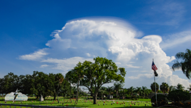 Storm with pileus on Florida&#039;s Space Coast, July 26, 2007.