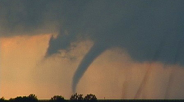 Storm chasing 1999: Corralling tornadoes