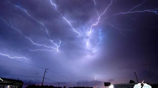 Storm chasing 2009: Lightning, waves and shelf clouds